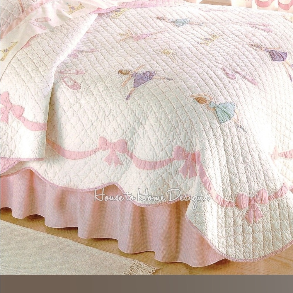 Ballerina twin comforter with pillow case.